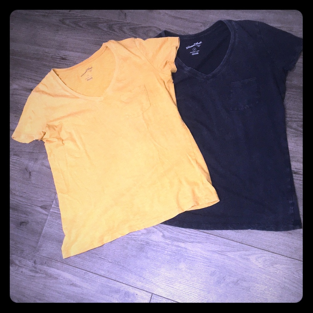 Universal Thread Gray and Yellow T-shirt Bundle